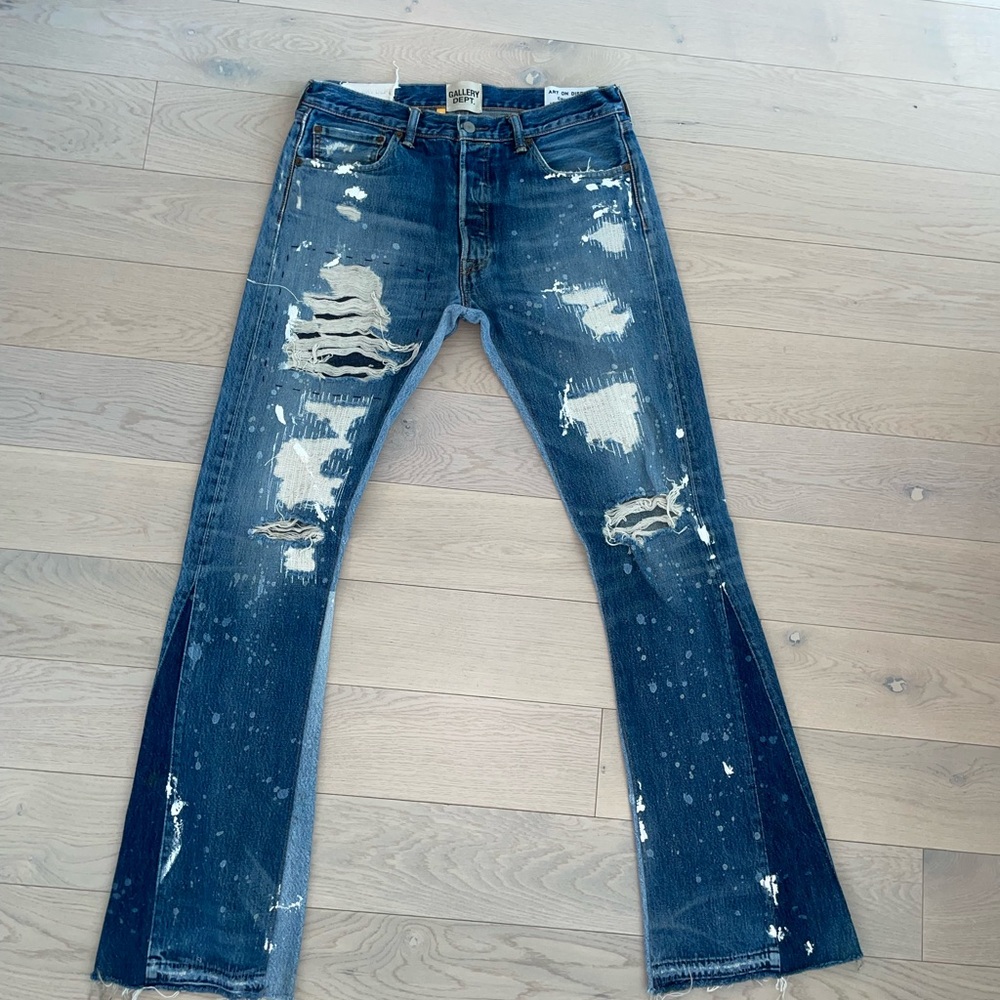 Gallery Dept. signature flare jeans , distressed, size 31. ( Like new)